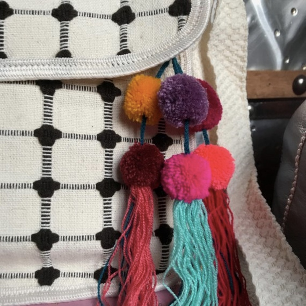 Gridded Messenger Bag with Tassel Mexico - Picture 4 of 8
